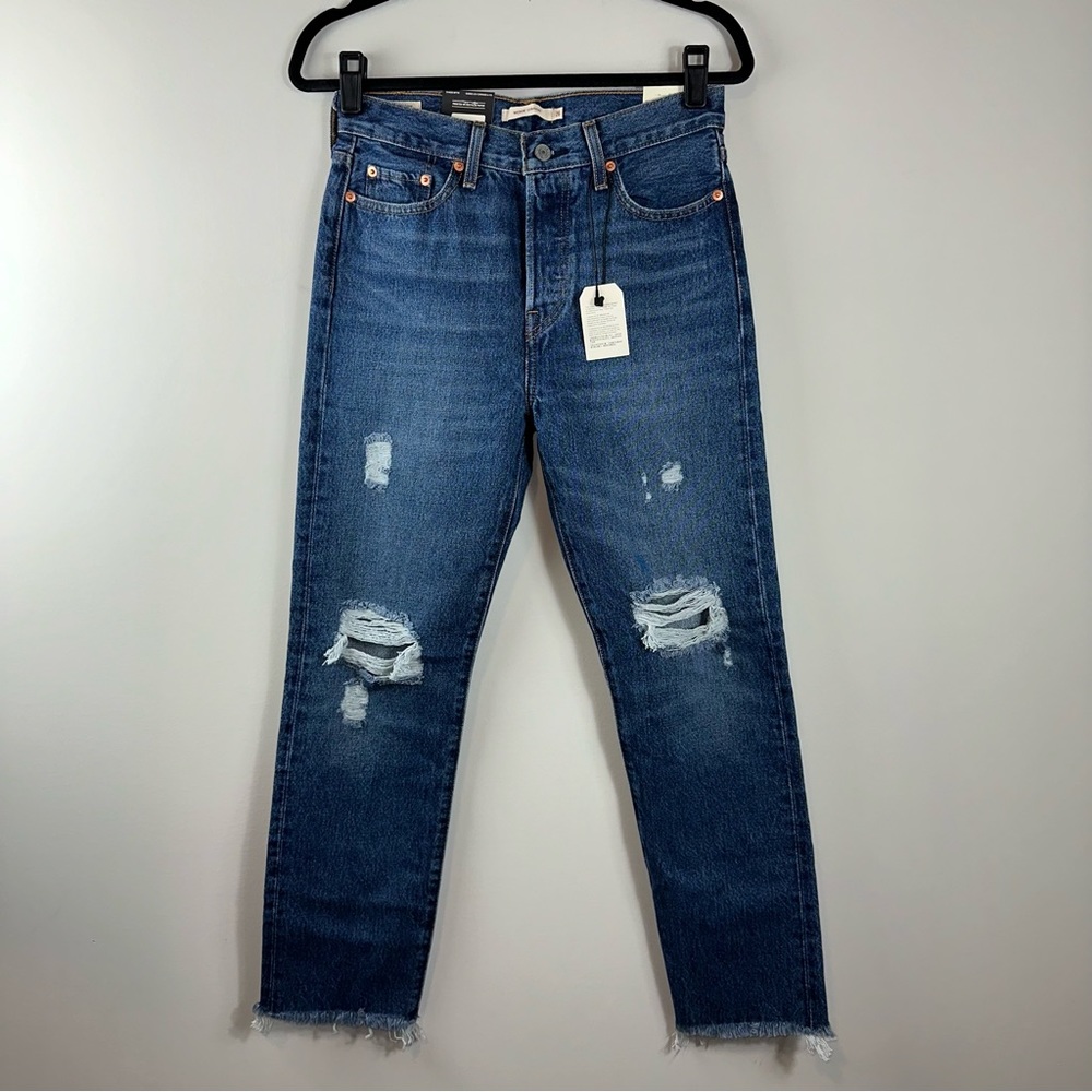 Levi’s Wedgie Straight Cropped Jeans in Carry Kerry Medium Wash Size 26